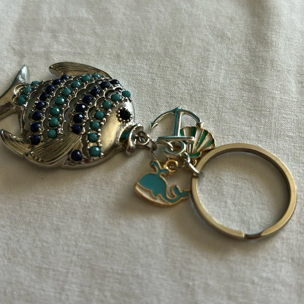 Silver keychain with Fish theme‎ charms